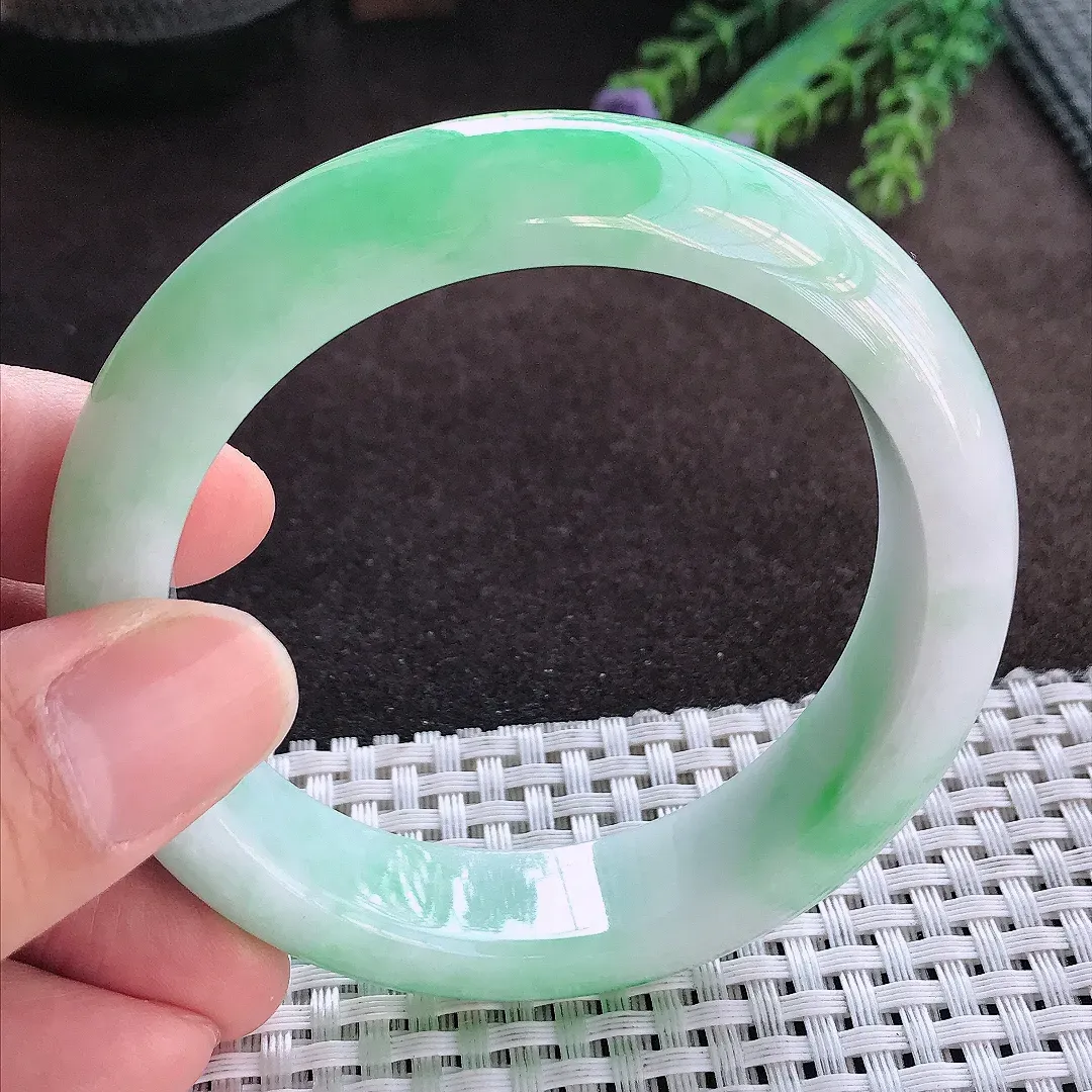 天然A货翡翠57.2/14.9/9老坑精美飘阳绿手镯宽边玉手镯