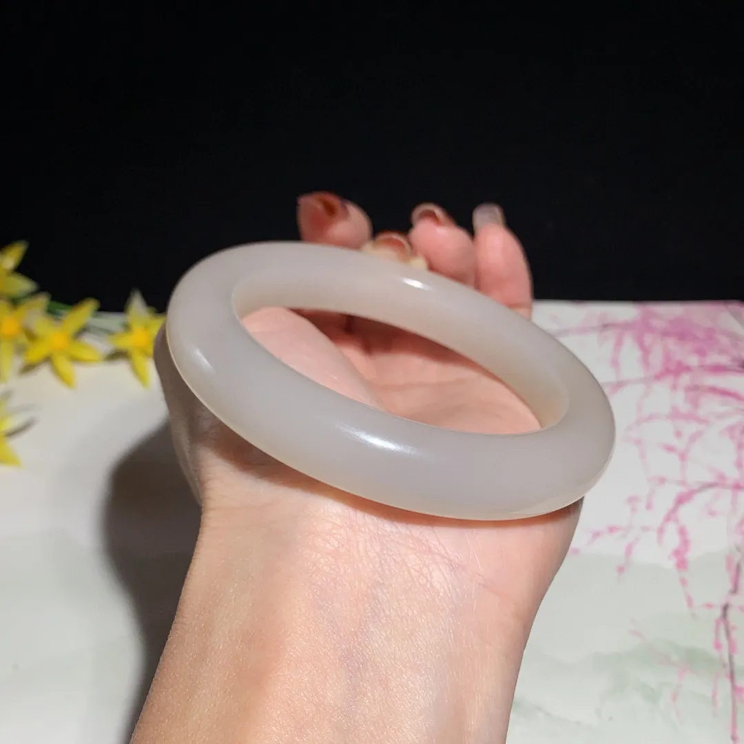 和田玉59圈口藕粉色手镯！玉质细腻油润 底色纯净 无裂无杂 脂粉好，品质好