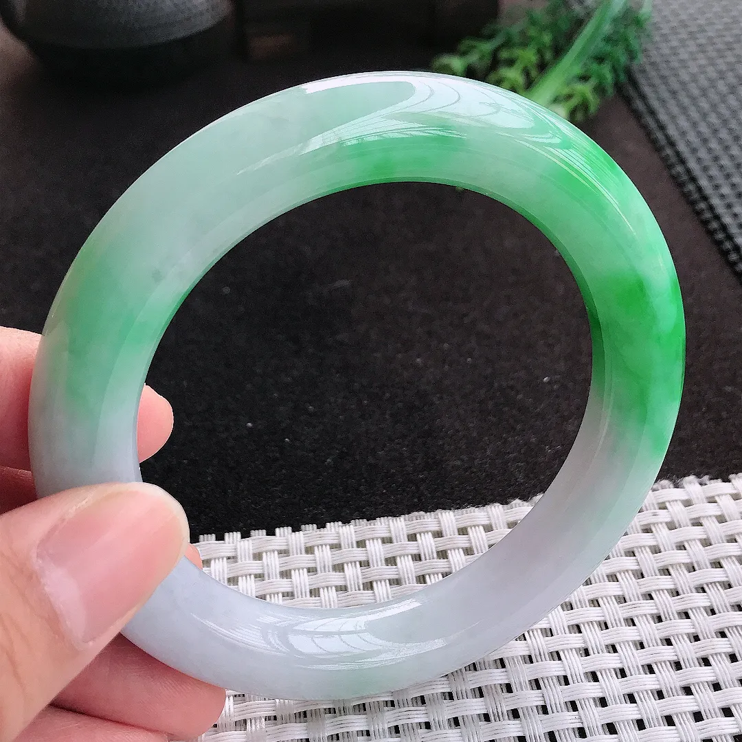 天然A货翡翠61/12.2老坑精美温润大圈口飘阳绿圆条手镯玉手镯