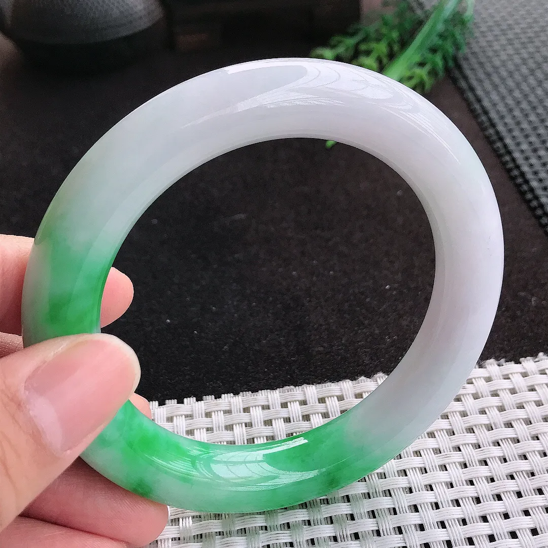 天然A货翡翠61/12.2老坑精美温润大圈口飘阳绿圆条手镯玉手镯