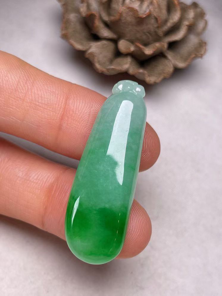 冰糯种飘绿【福瓜】吊坠，种水好，玉质细腻 ，卖相好