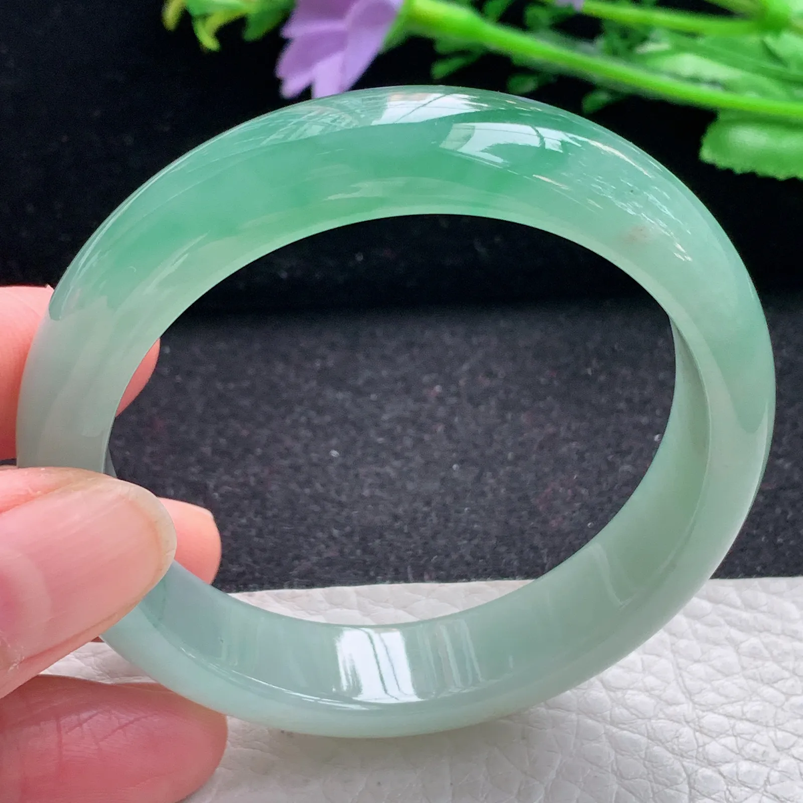 r自然光54*13*7.8平安镯 缅甸翡翠a货玉手镯冰绿宽边玉手环