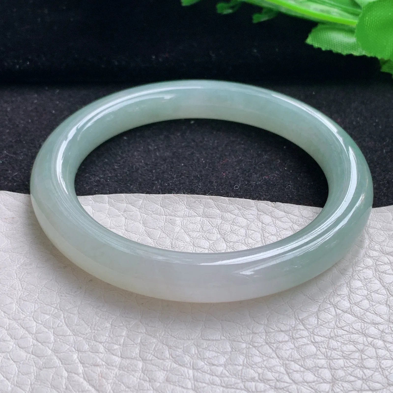 n自然光55.5*9.2叮当镯 缅甸翡翠a货玉手镯冰晴圆条美人镯