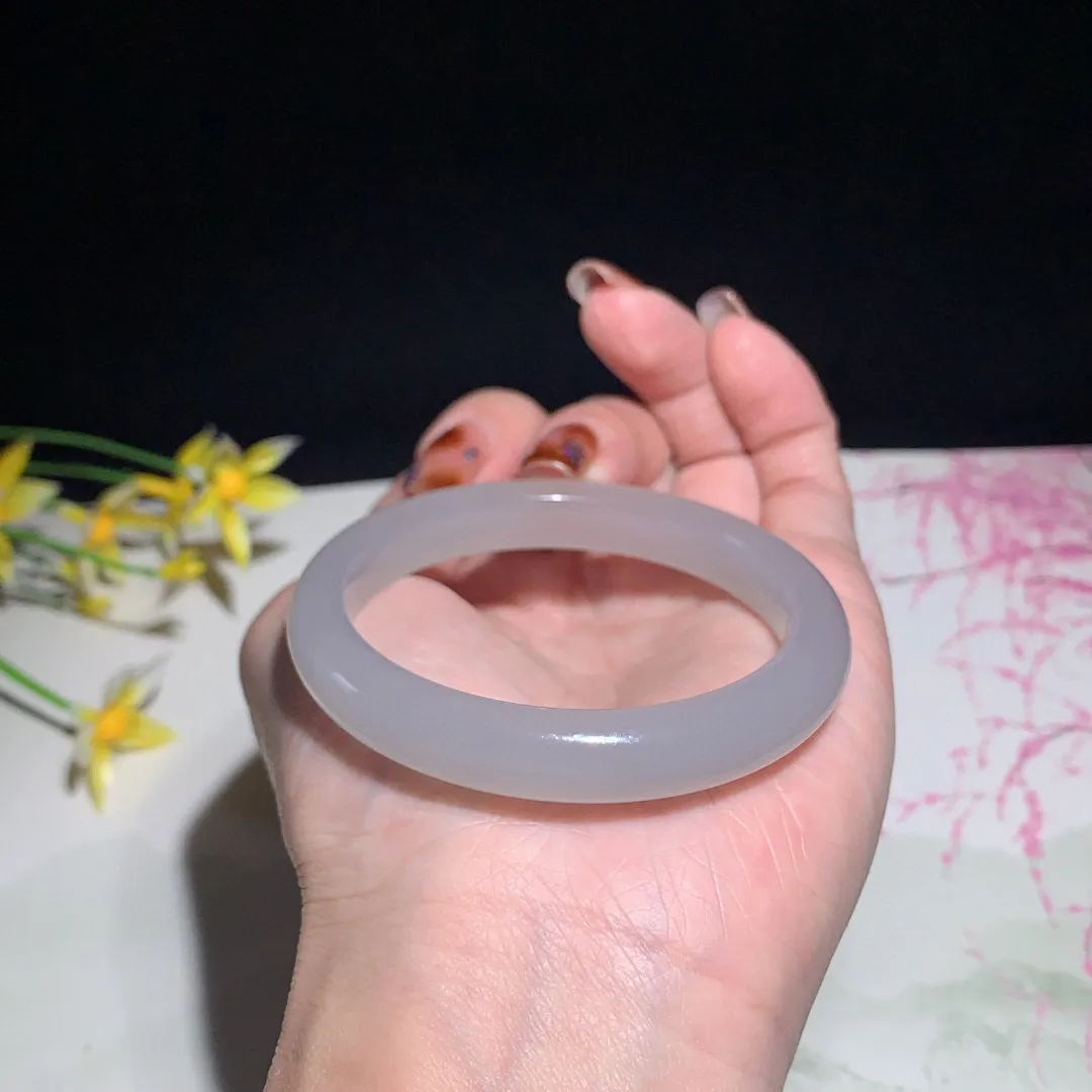 和田玉51.5圈口紫罗兰色手镯！冰底紫！玉质细腻油润 底色纯净 无裂无杂 脂粉好，品质好！