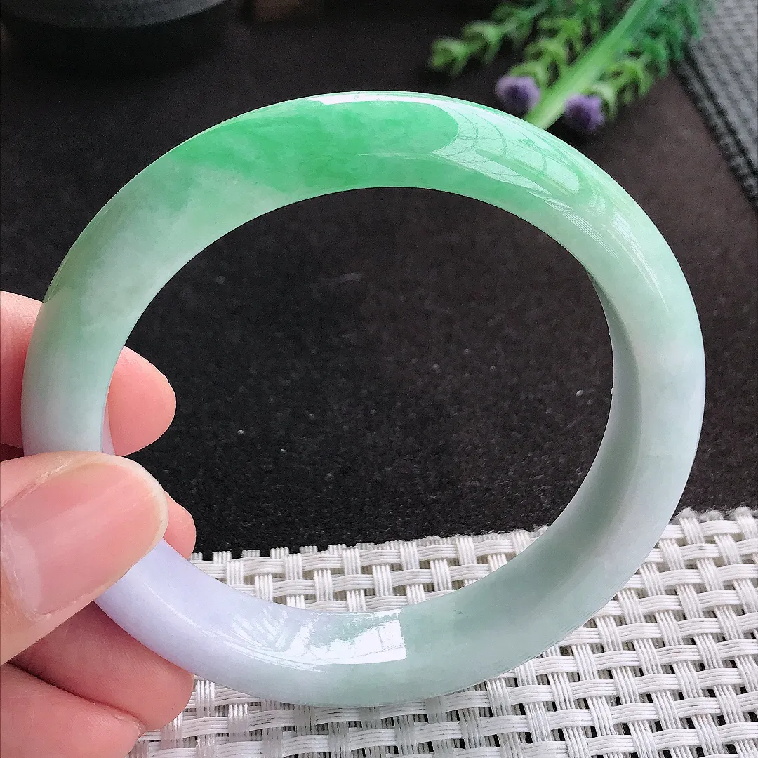 天然A货翡翠60/12.5/8.8老坑精美温润飘绿手镯宽边玉手镯