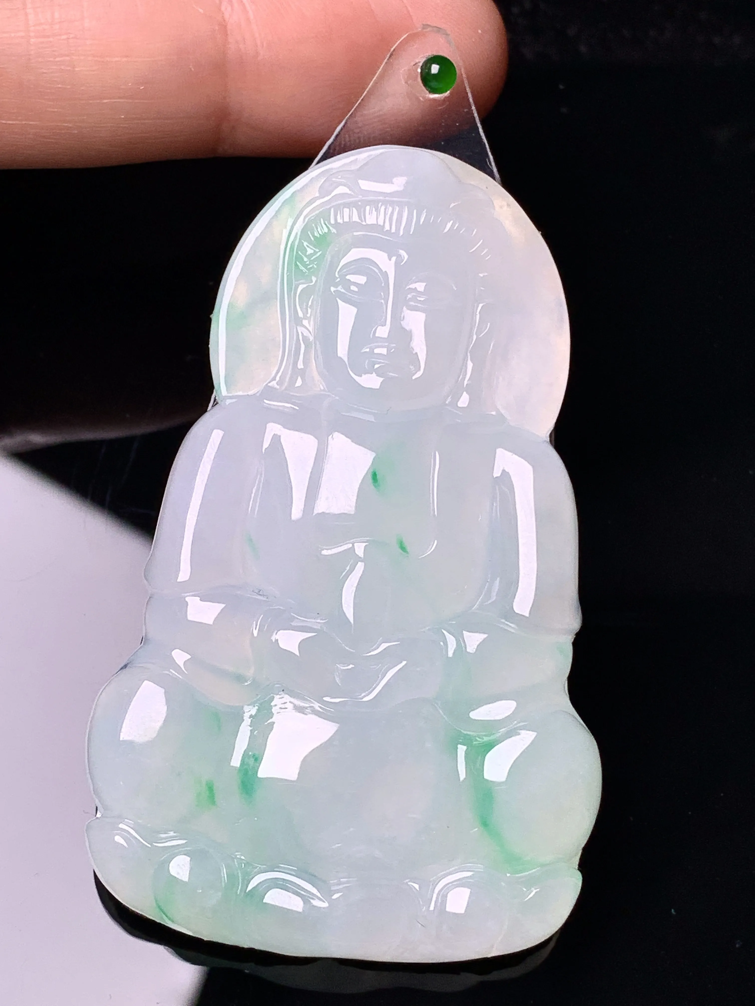 镶嵌款 飘绿观音吊坠 玉质细腻 色泽艳丽清新 整体尺寸67.8*35.5*5.3