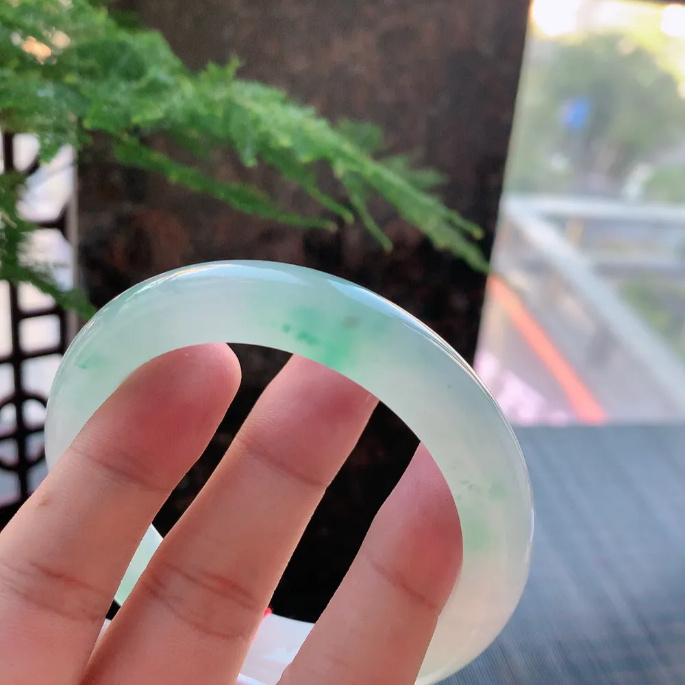 正圈高冰飘花 无瑕 尺寸:57.3/12.1/9.5 花美 种水好