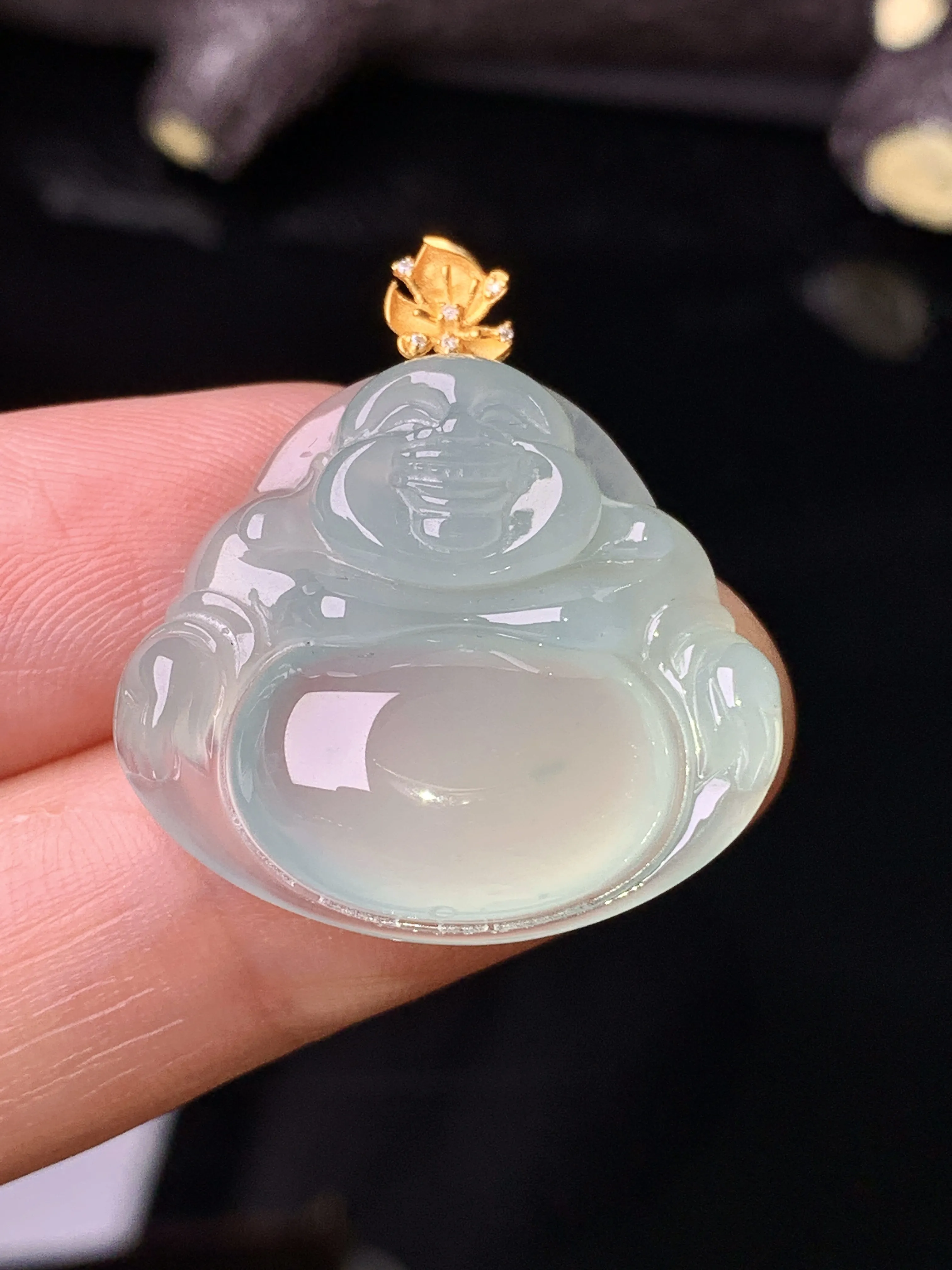 18k金钻镶嵌冰种浅绿佛公吊坠 玉质细腻 色泽艳丽清新 整体尺寸28.3*25.2*5.8