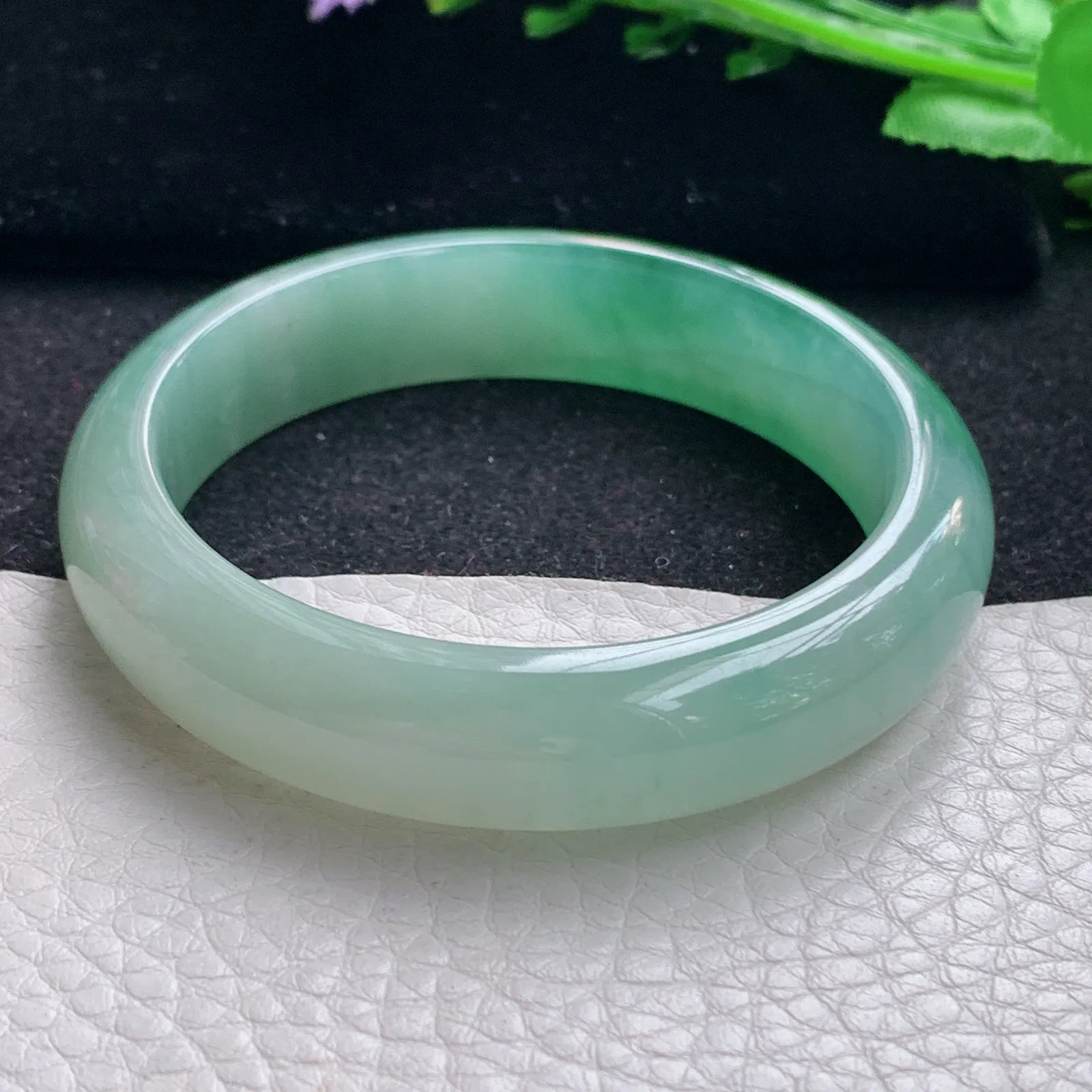 r自然光54*13*7.8平安镯 缅甸翡翠a货玉手镯冰绿宽边玉手环