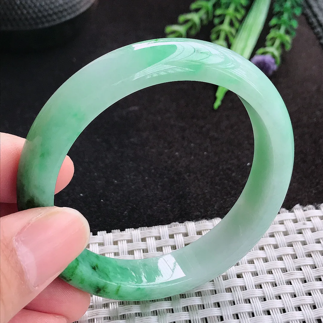 天然A货翡翠54.5/12.3/7.6老坑精美飘绿手镯宽边玉手镯