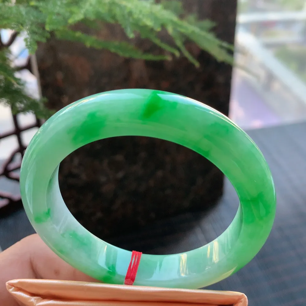 正圈冰糯阳绿 无瑕 尺寸:56.4/12.3/9.5 色好