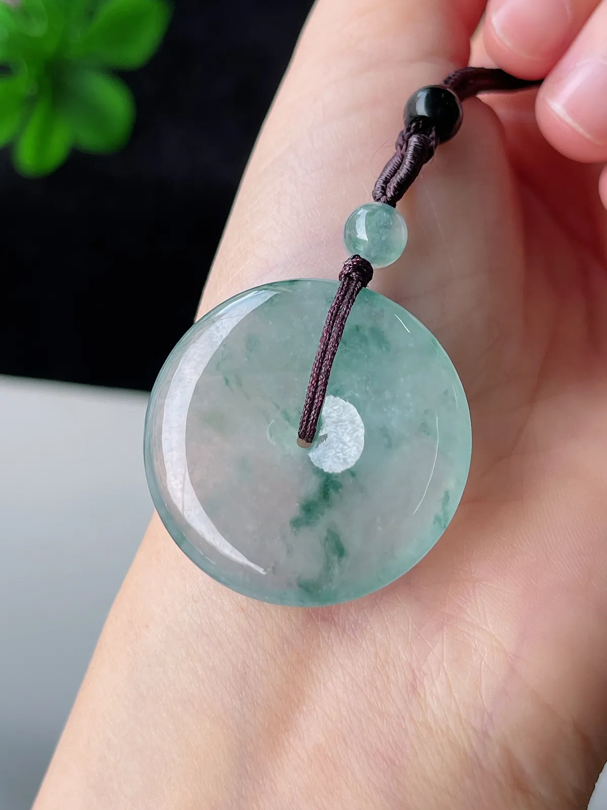 翡翠冰糯种飘绿平安扣