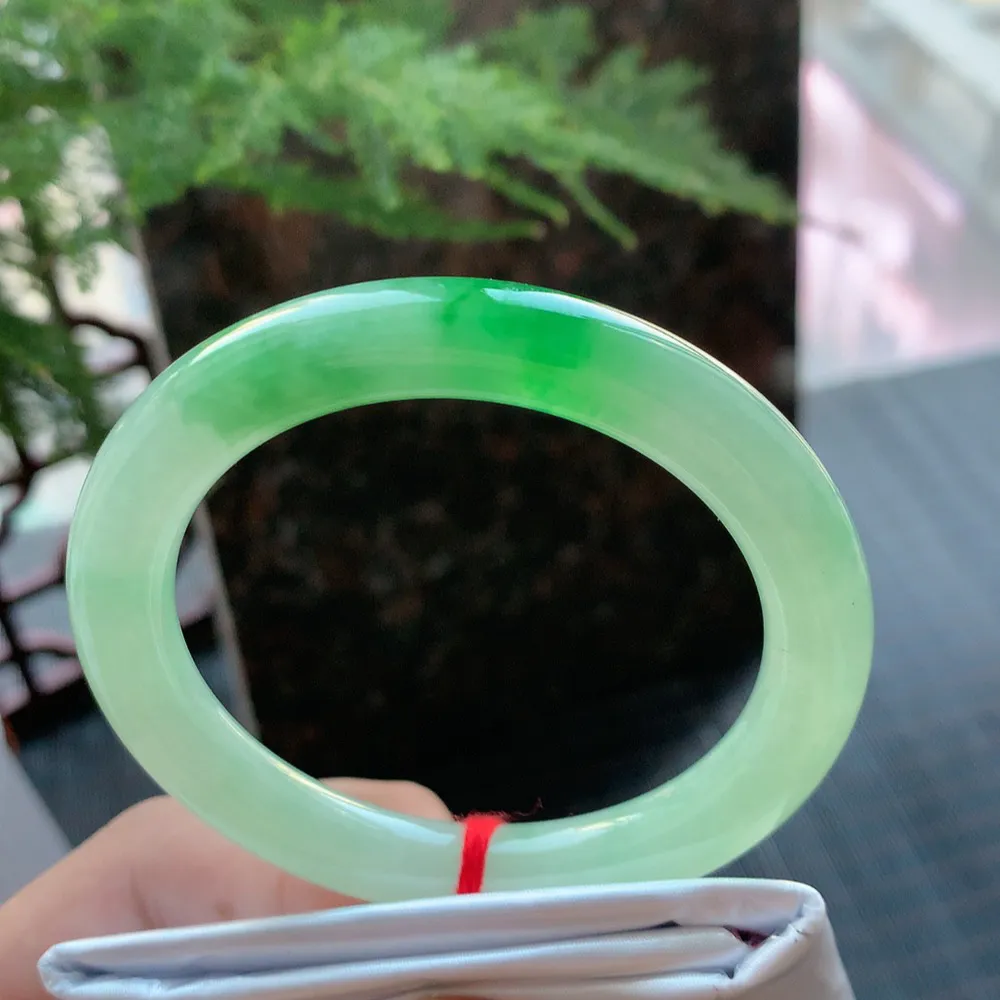 圆条高冰阳绿 无瑕 尺寸:53.7/9 种色兼备