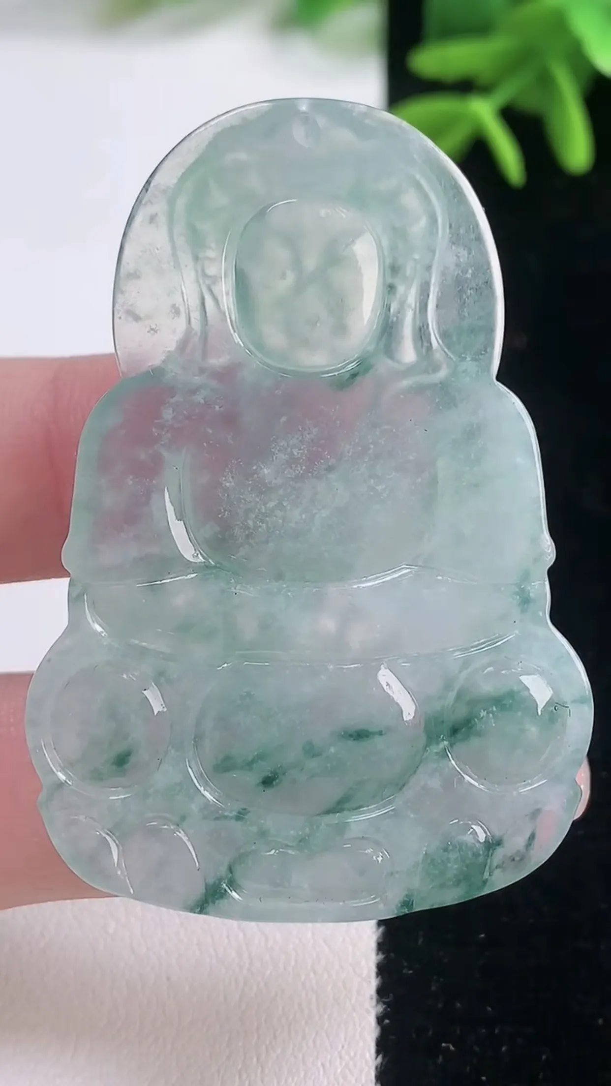 缅甸天然翡翠a货 老坑料起胶冰种 飘花正装观音菩萨吊坠，尺寸53-36.6-4.6mm  y 16.11