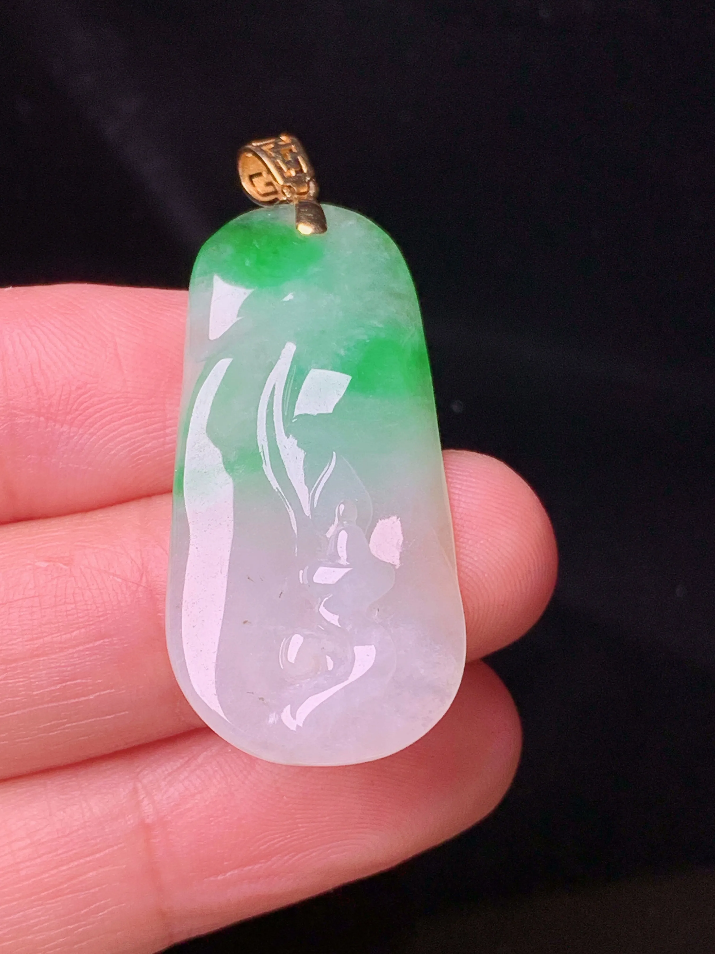 18k金镶嵌悟道吊坠 玉质细腻 色泽艳丽清新 整体尺寸42*16.8*5.8
