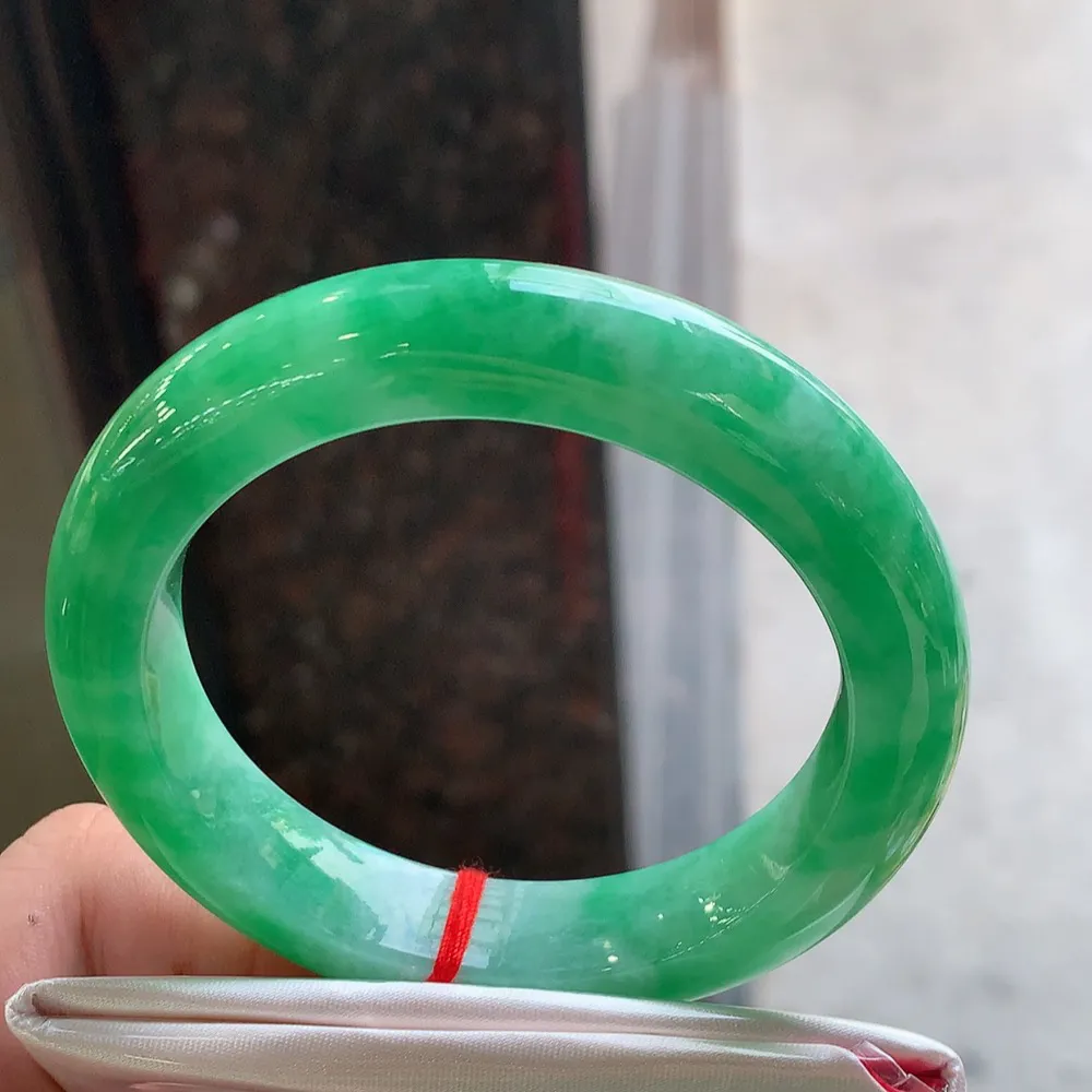 正圈满绿 无瑕 尺寸:54.6/12.2/9.9 满色