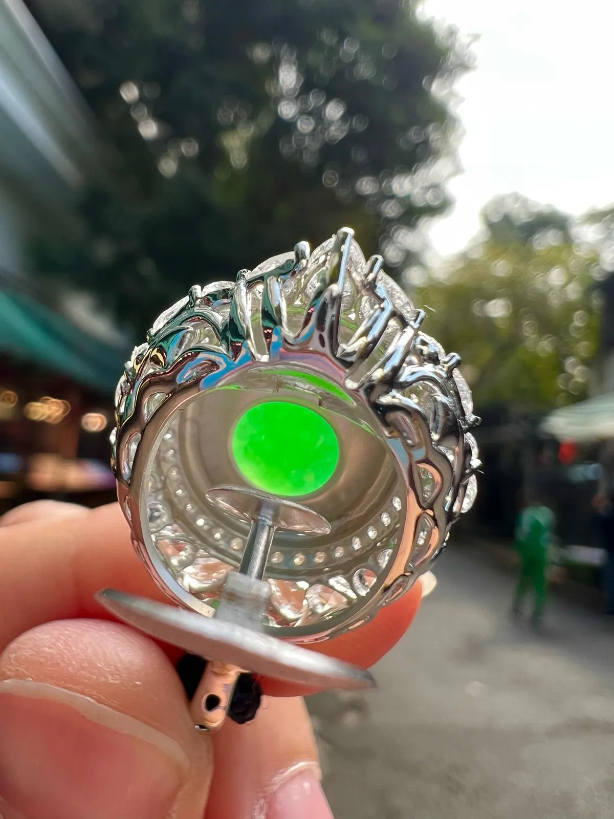 私人专拍
【满色鸽子蛋吊坠 色泽艳丽】
完美18K金奢华满钻种好细腻