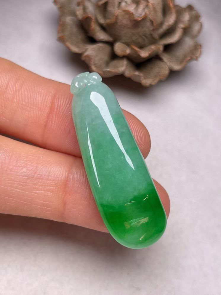 冰糯种飘绿【福瓜】吊坠，种水好，玉质细腻 ，卖相好