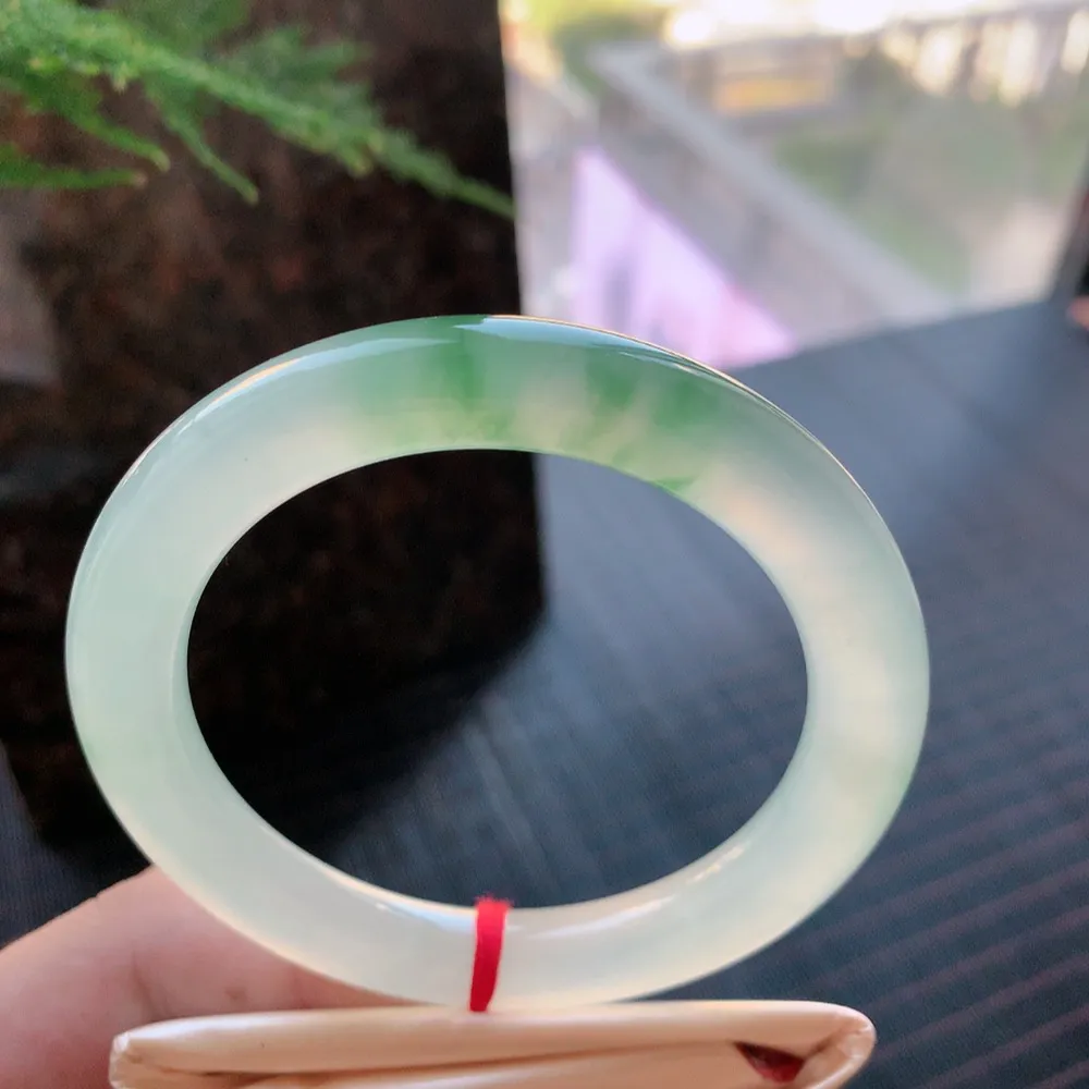 圆条冰玻绿花 微棉根 尺寸:55.7/9.1/9.9 种色俱佳 荧光闪闪