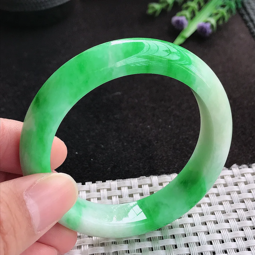 天然A货翡翠53.5/12.8/8.8老坑精美辣阳绿手镯宽边玉手镯