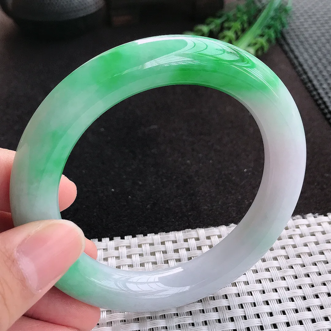 天然A货翡翠61/12.2老坑精美温润大圈口飘阳绿圆条手镯玉手镯