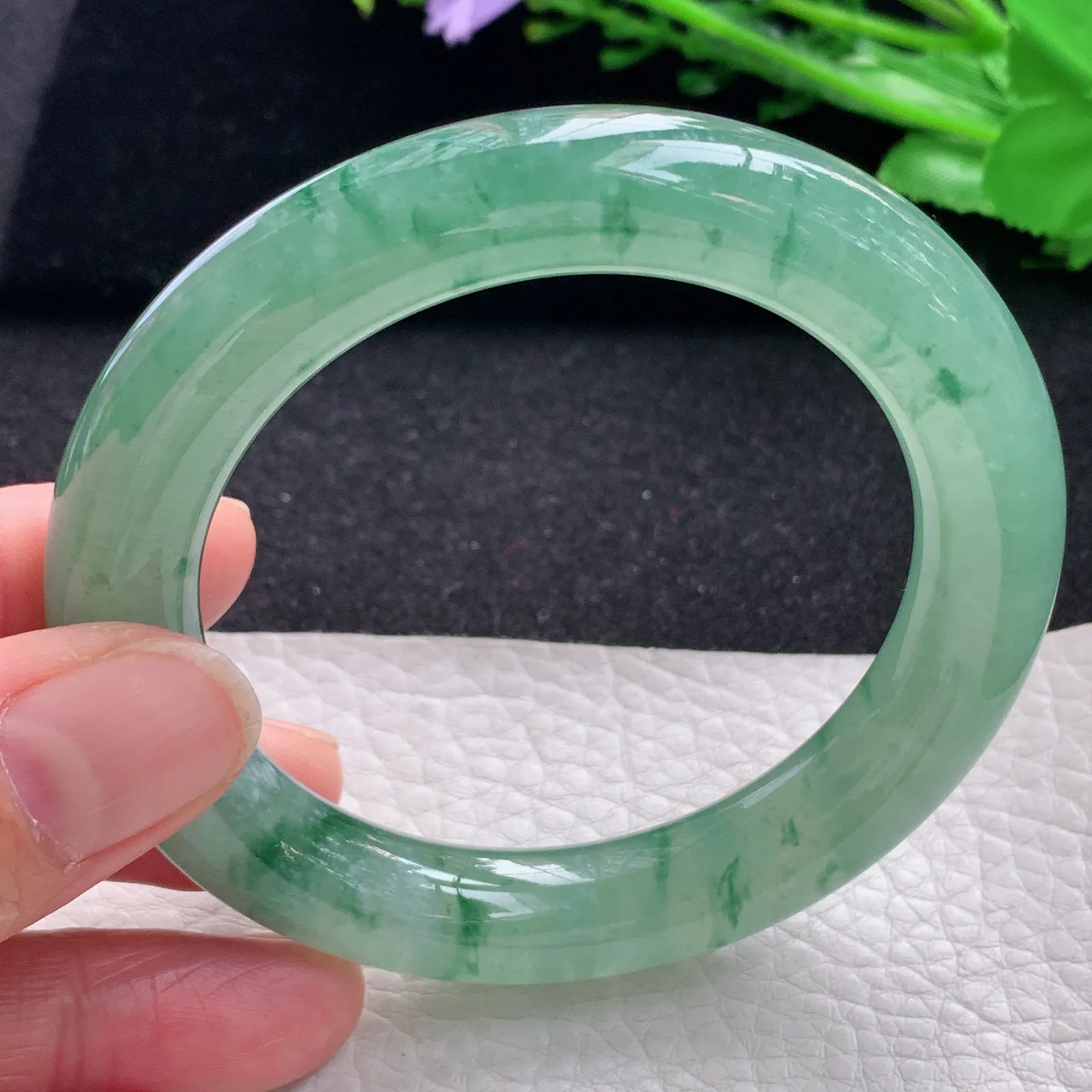 xo收藏级55*11.2美人镯 缅甸翡翠a货玉手镯冰绿飘花圆条玉手环