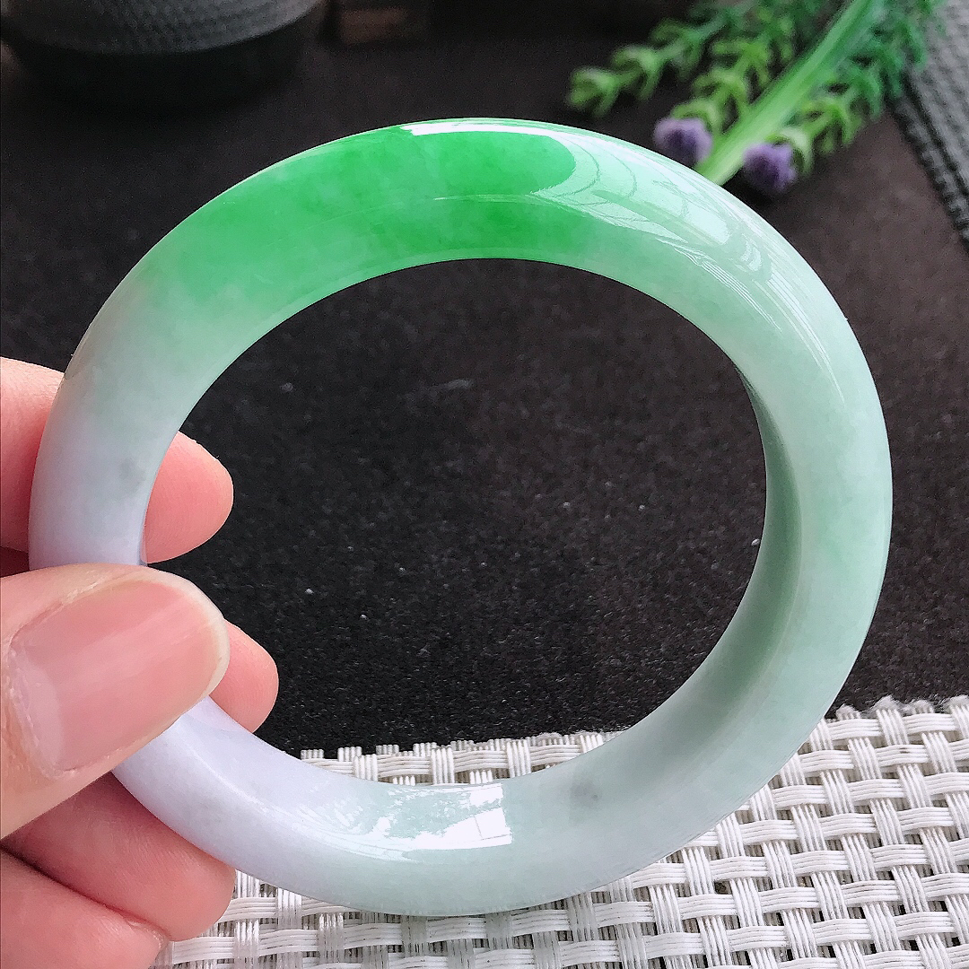 天然A货翡翠58/12.5/10.2老坑精美温润飘阳绿手镯宽边玉手镯