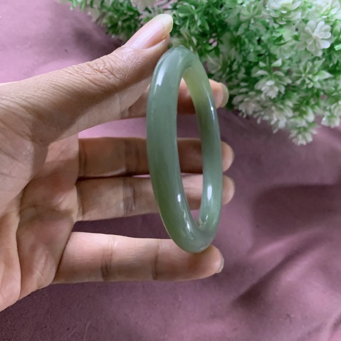 和田玉54.5圈口且末蓝手镯！玉质细腻油润 底色纯净 无裂无杂 脂粉好，品质好。