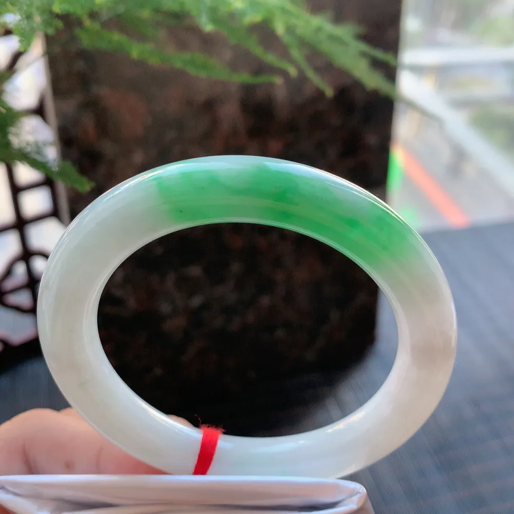 圆条冰糯阳绿 无瑕 尺寸:54.2/9.5/10.1 色好🥰🥰