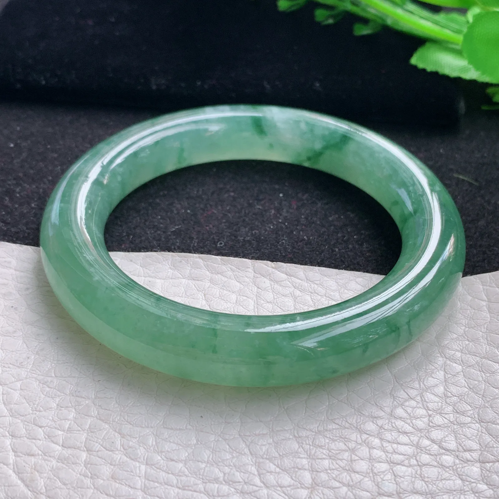 xo收藏级55*11.2美人镯 缅甸翡翠a货玉手镯冰绿飘花圆条玉手环