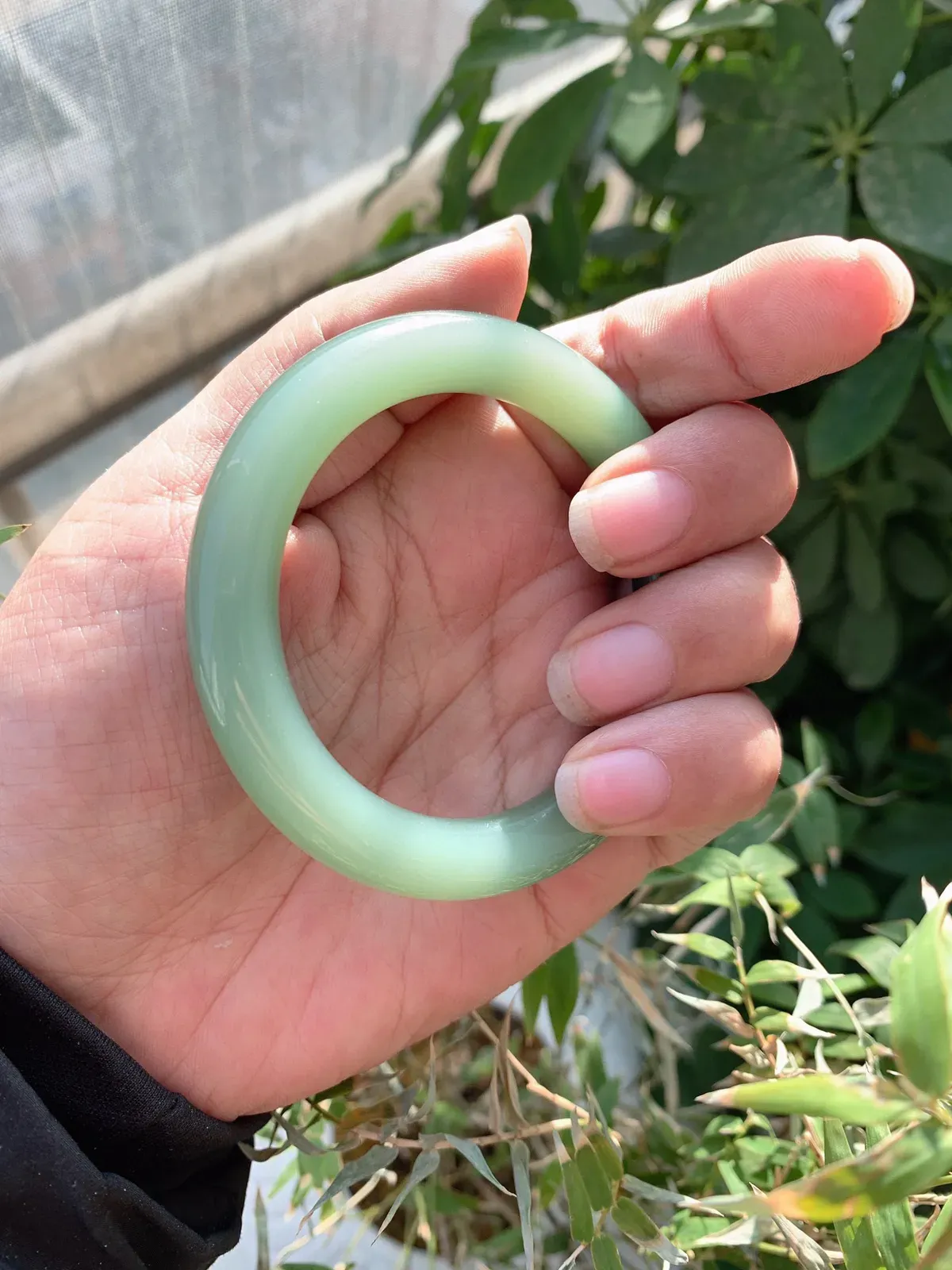 珍藏品，和田玉55圈口冰底粉青色手镯，无裂无杂无结构，品质好