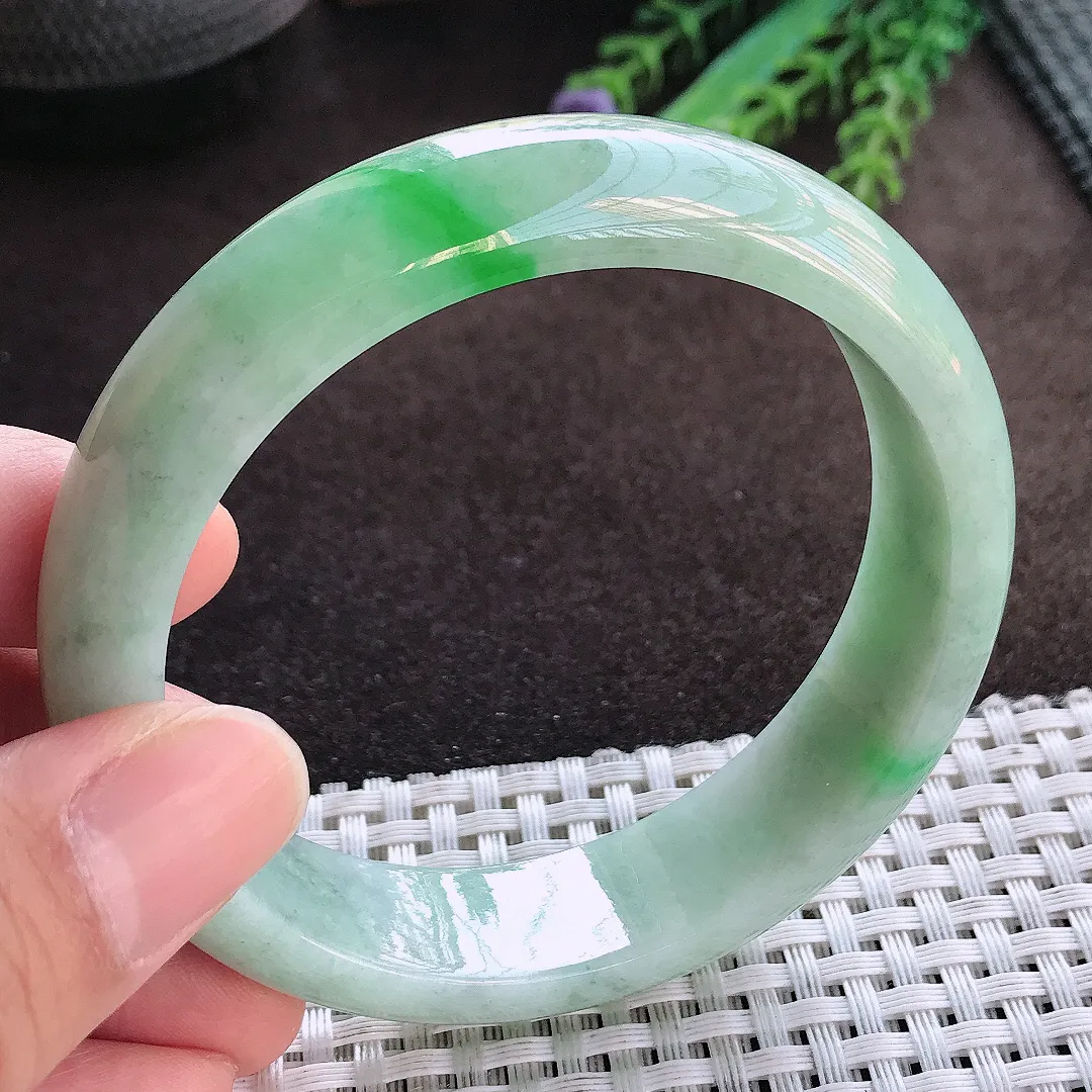 天然A货翡翠59.5/15/7.9老坑精美温润飘阳绿轮胎手镯宽边玉手镯