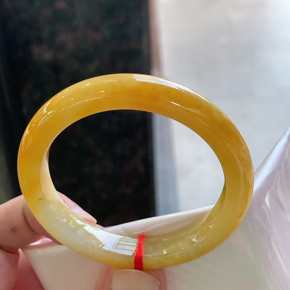 正圈满色黄翡 无瑕 尺寸:51.1/9.7/8.1 超值