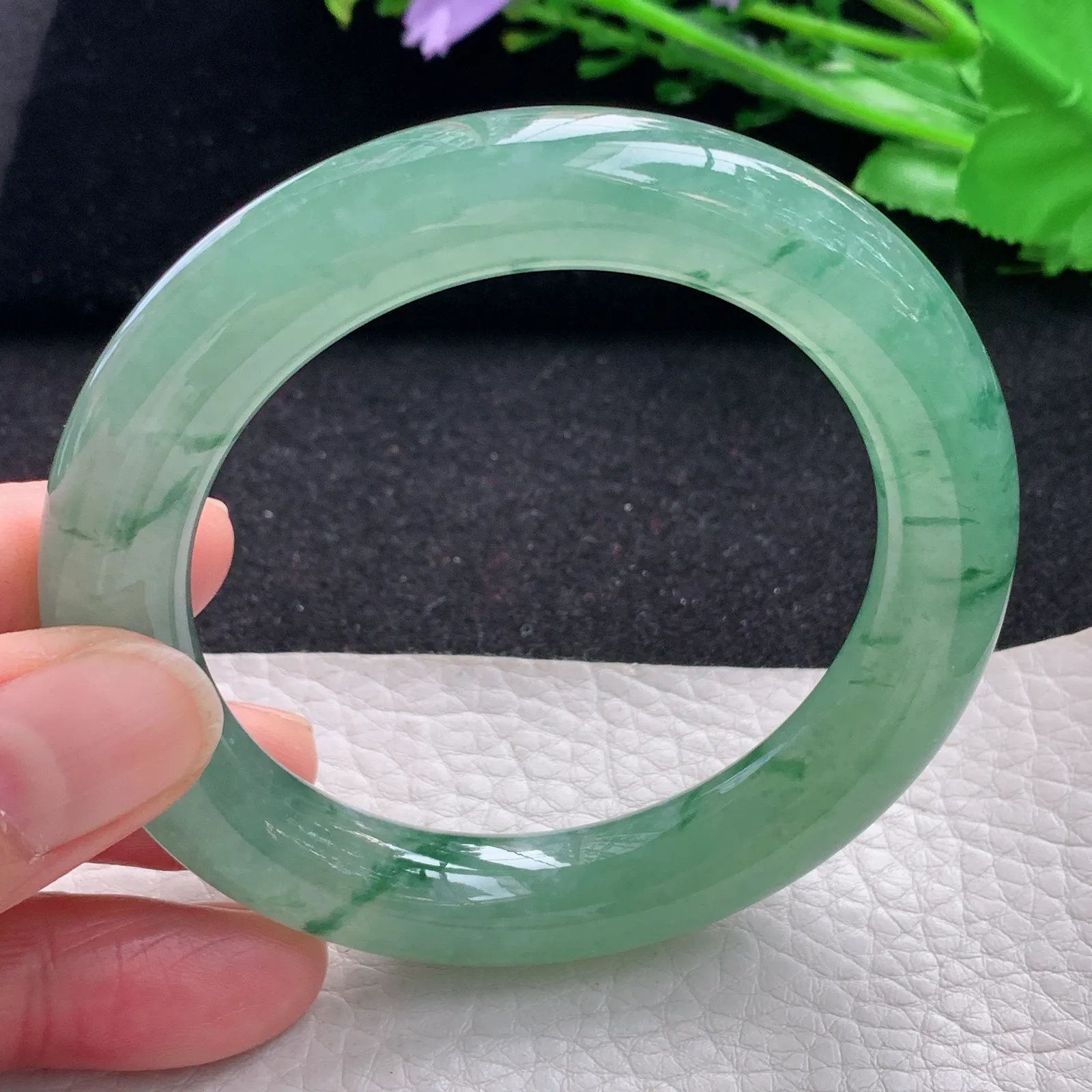 xo收藏级55*11.2美人镯 缅甸翡翠a货玉手镯冰绿飘花圆条玉手环