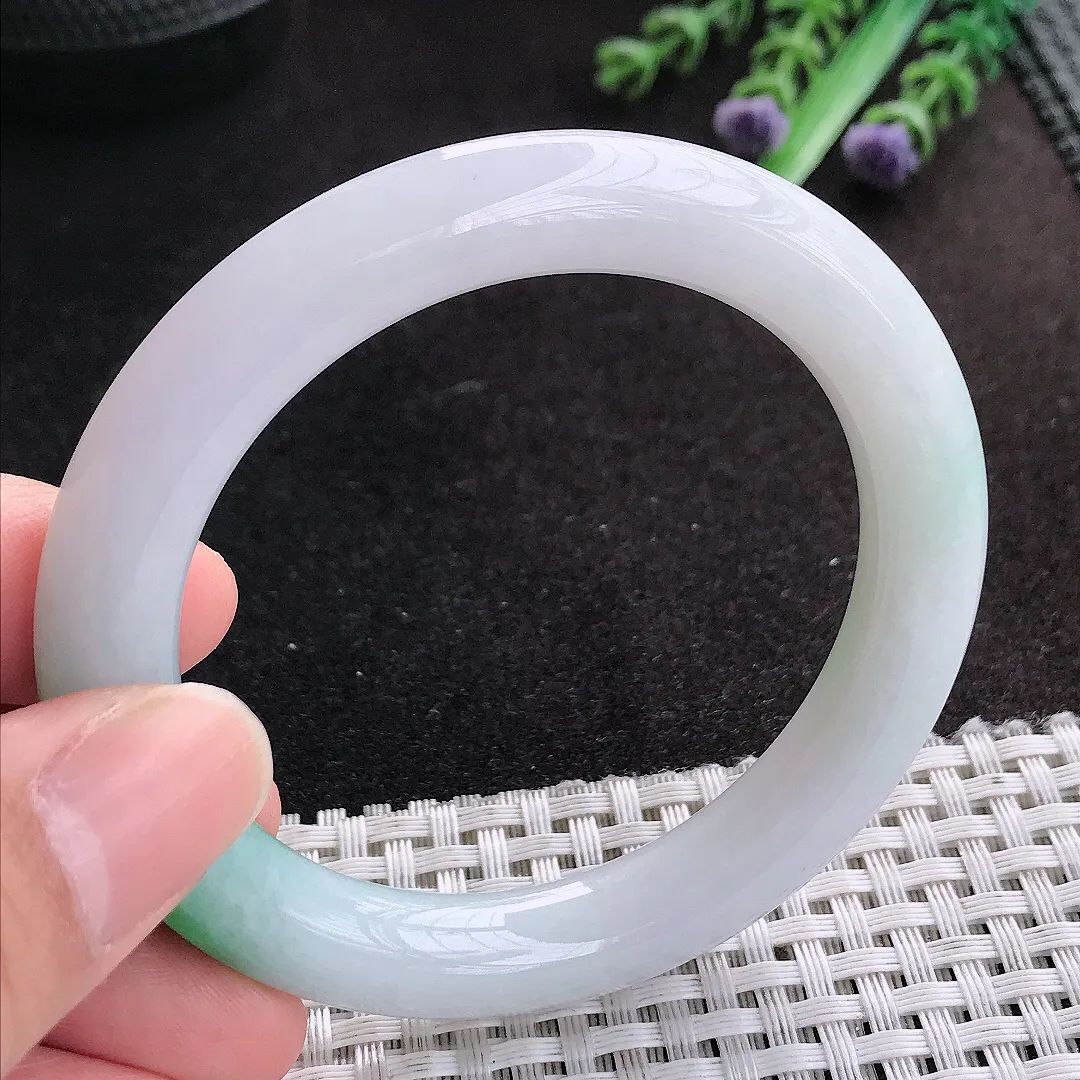 天然A货翡翠53.5/9.7老坑精美飘阳绿圆条手镯玉手镯