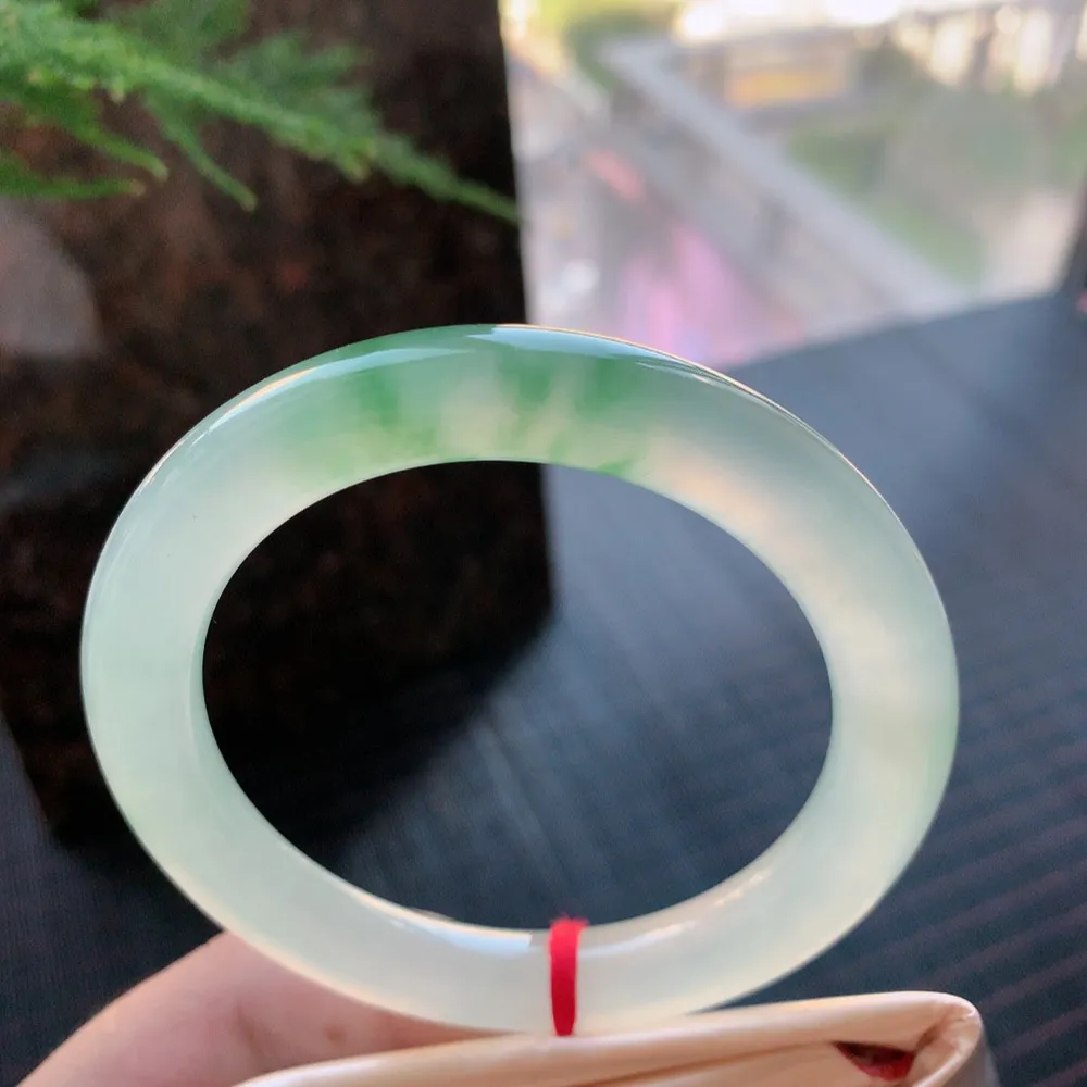 圆条冰玻绿花 微棉根 尺寸:55.7/9.1/9.9 种色俱佳 荧光闪闪