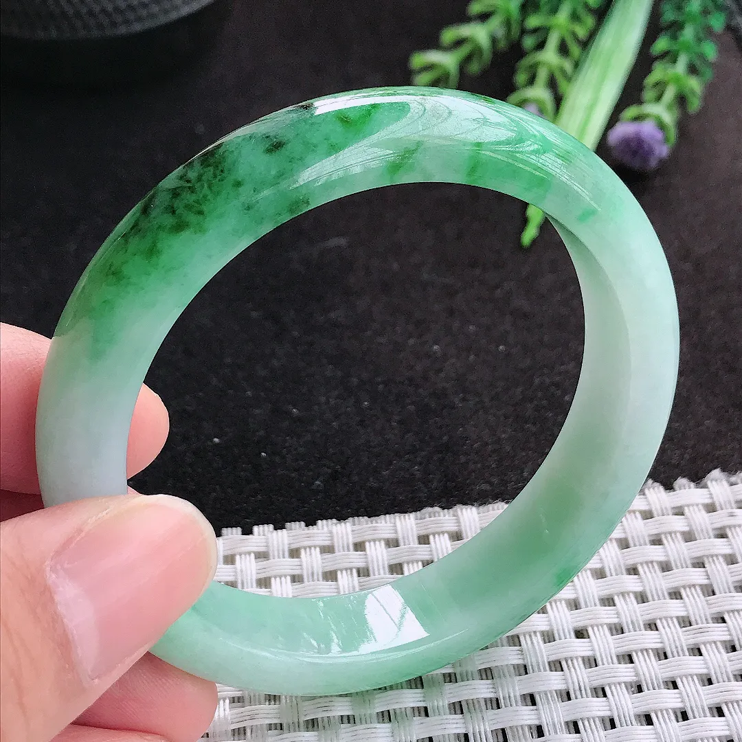 天然A货翡翠54.5/12.3/7.6老坑精美飘绿手镯宽边玉手镯