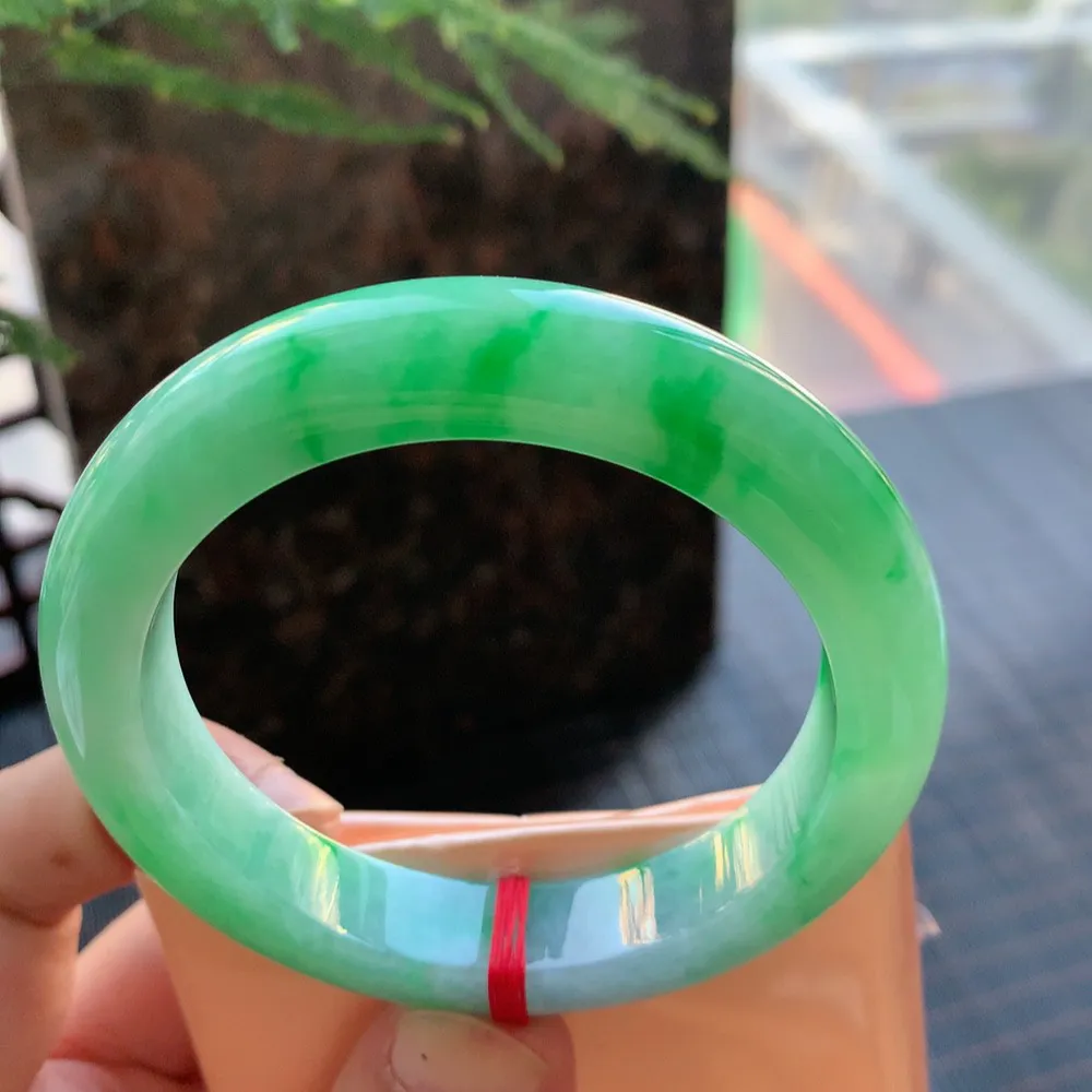 正圈冰糯阳绿 无瑕 尺寸:56.4/12.3/9.5 色好