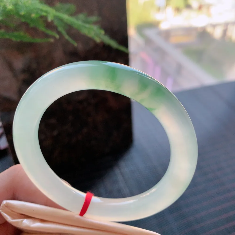 圆条冰玻绿花 微棉根 尺寸:55.7/9.1/9.9 种色俱佳 荧光闪闪