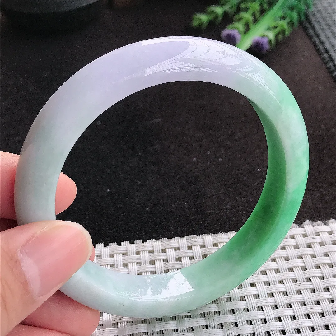 天然A货翡翠60/12.5/8.8老坑精美温润飘绿手镯宽边玉手镯