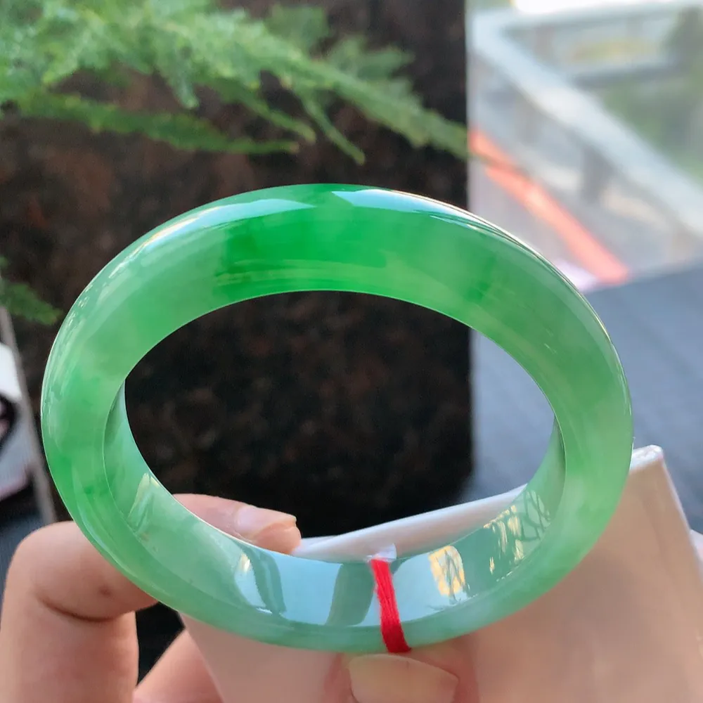 正圈冰翠绿 无瑕 尺寸:55.1/13.1/8.7 种色兼备