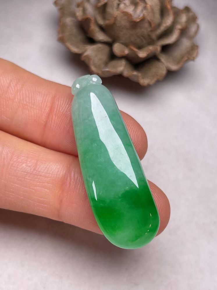 冰糯种飘绿【福瓜】吊坠，种水好，玉质细腻 ，卖相好