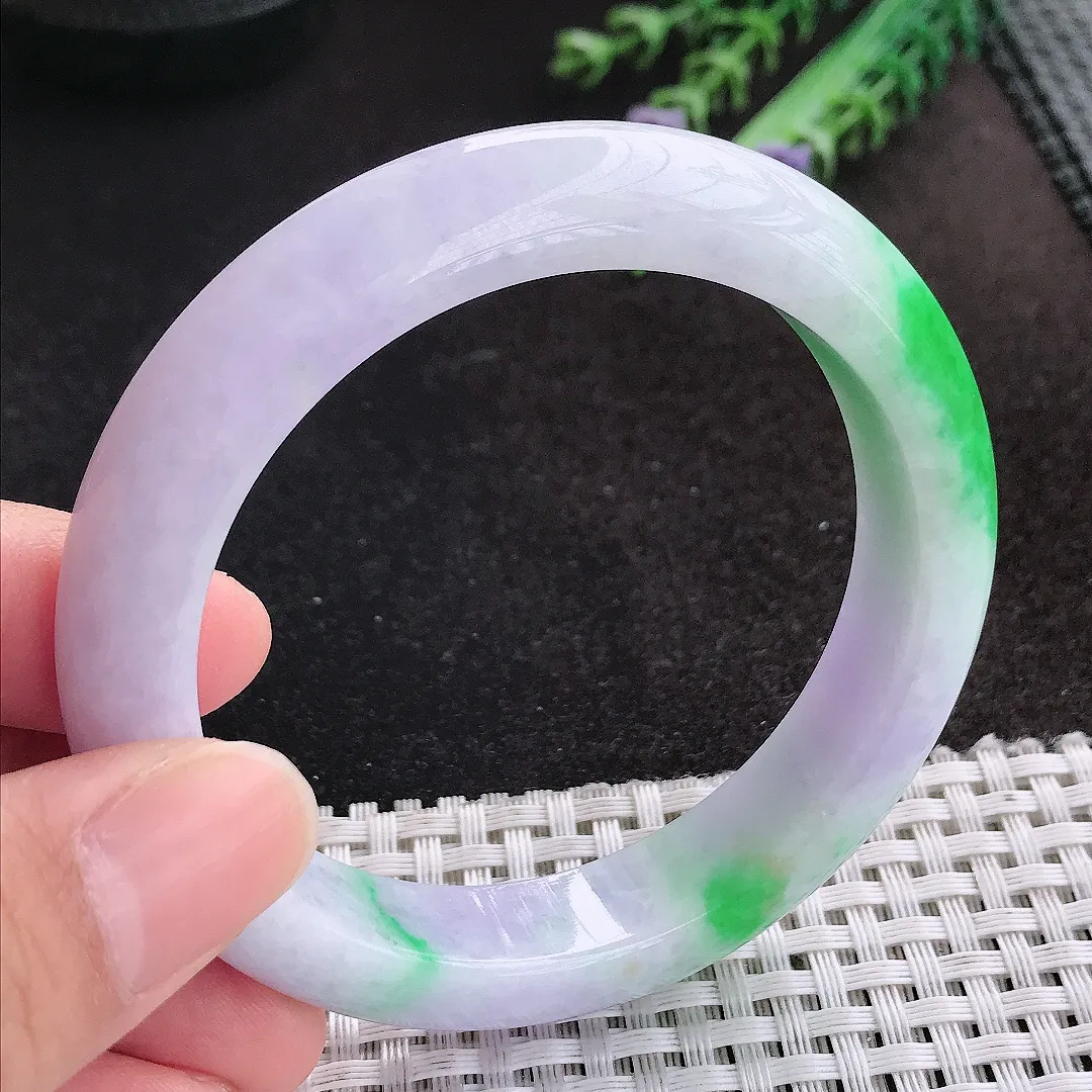 天然A货翡翠56.3/12.2/9.1老坑精美辣阳绿春带彩手镯宽边玉手镯