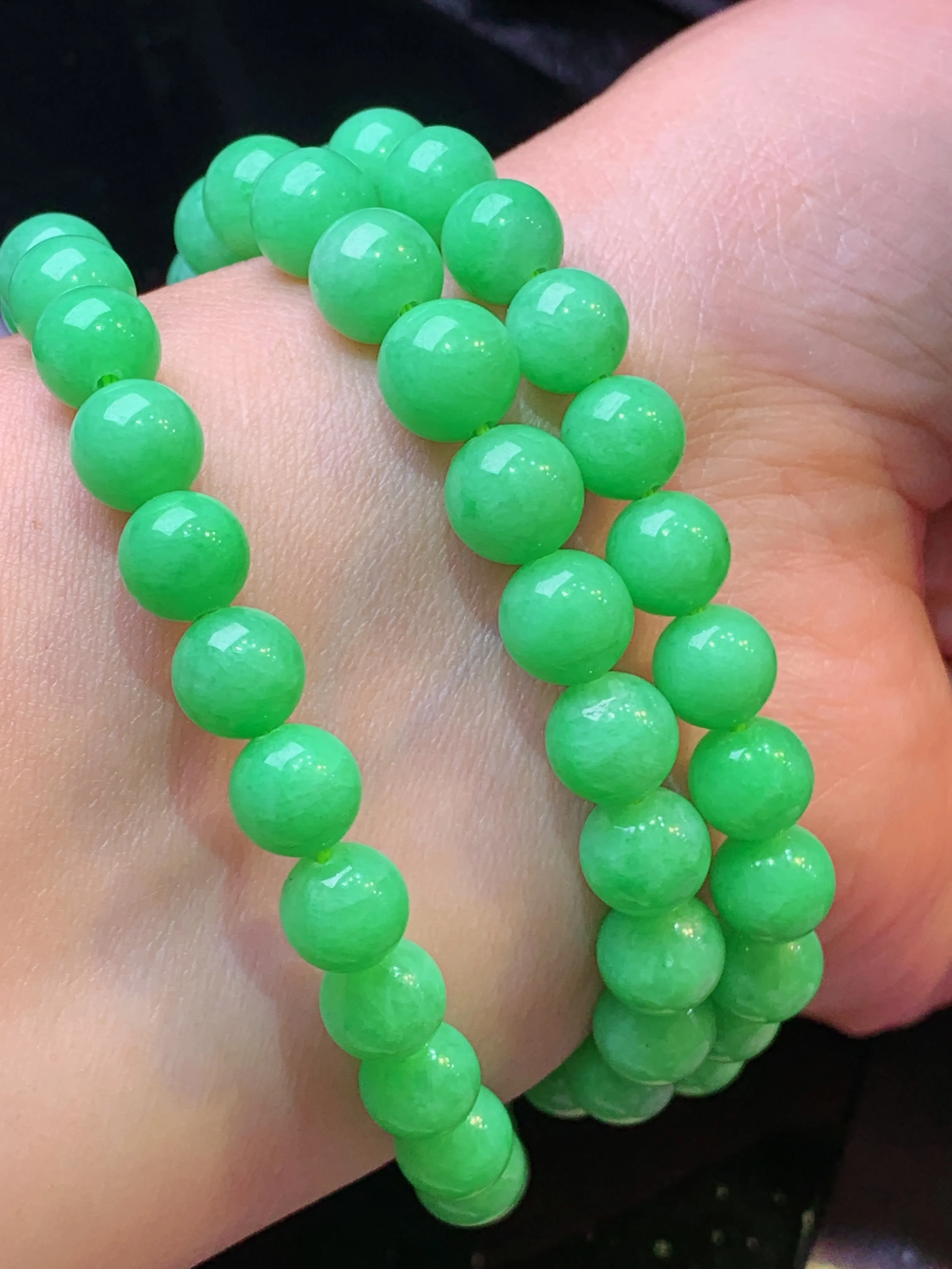 果绿圆珠项链 玉质细腻 色泽艳丽清新 整体尺寸7.8