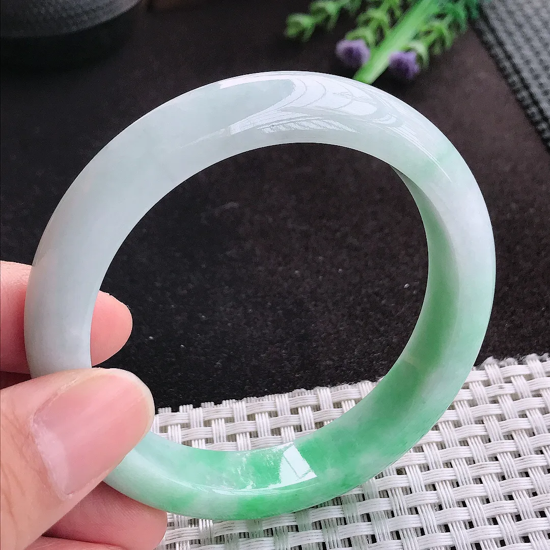 天然A货翡翠58/12.5/8.6老坑精美温润飘绿手镯宽边玉手镯