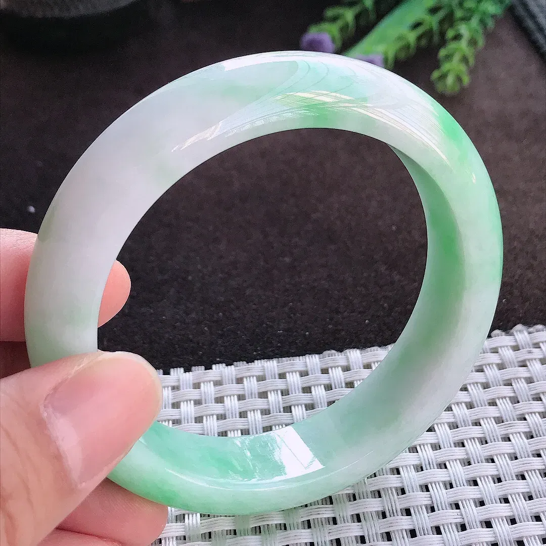 天然A货翡翠57.2/14.9/9老坑精美飘阳绿手镯宽边玉手镯