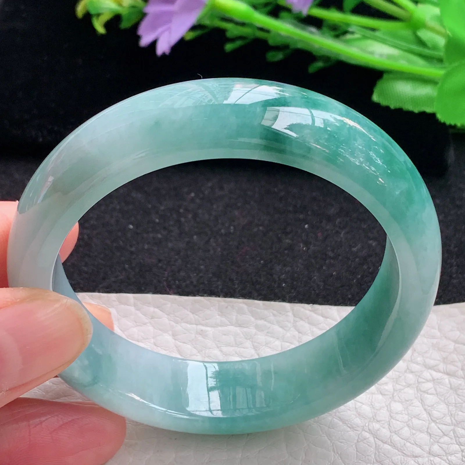 jl自然光56*15.3*8轮胎镯 缅甸翡翠a货玉手镯湖水蓝宽边玉手环