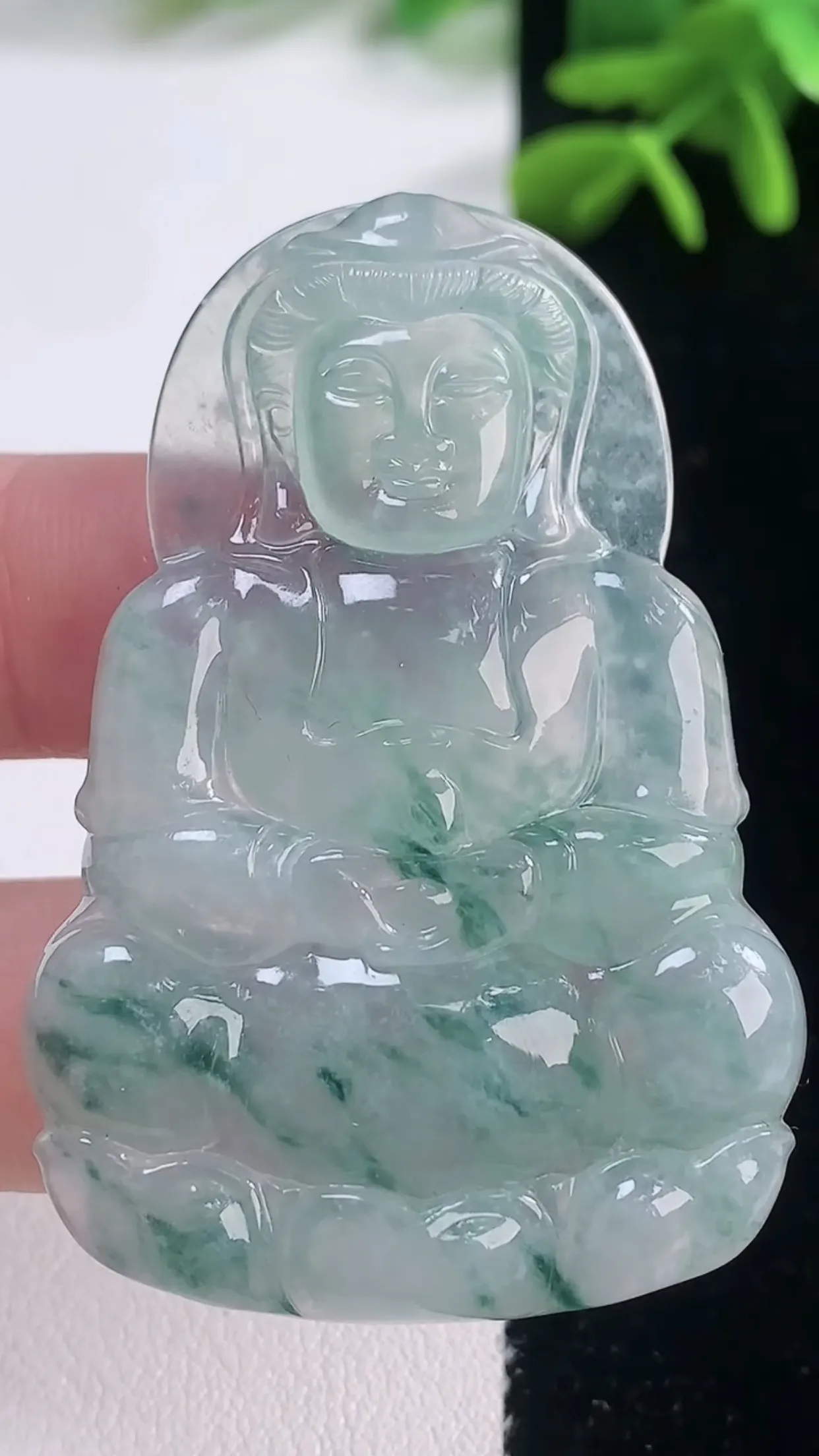 缅甸天然翡翠a货 老坑料起胶冰种 飘花正装观音菩萨吊坠，尺寸53-36.6-4.6mm  y 16.