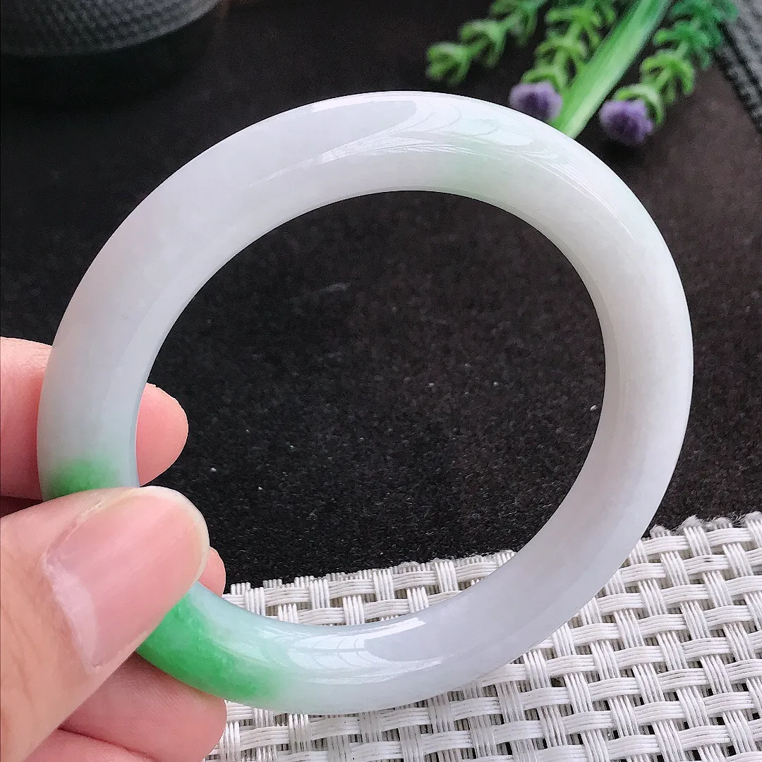 天然A货翡翠53.5/9.7老坑精美飘阳绿圆条手镯玉手镯