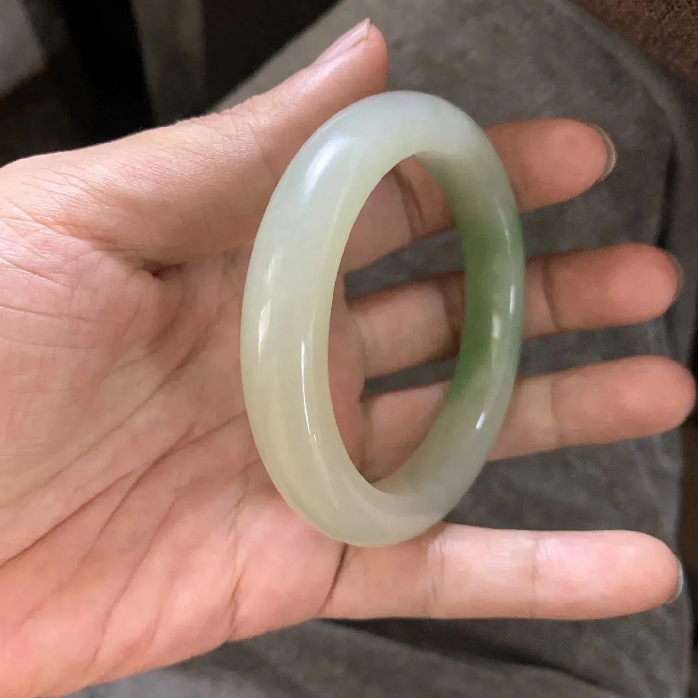 和田玉58圈口翠青手镯，料子好，翠色好